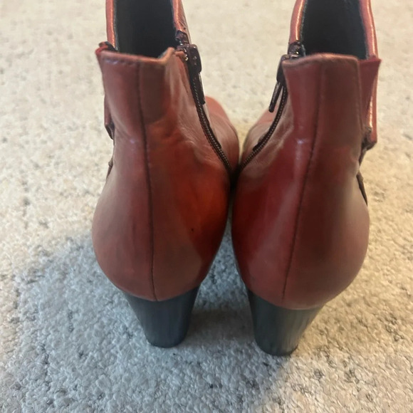 Arnold Churgin red leather ankle boots worn under 5 times mint  condition 8.5 - Picture 8 of 16